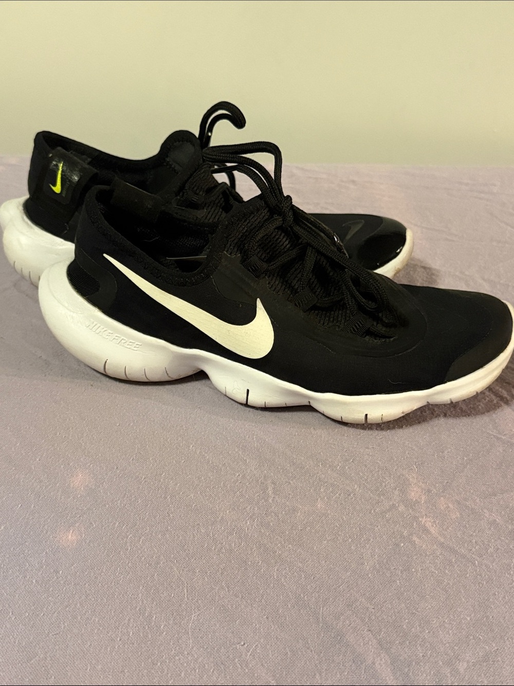 Nike 8.5 Women’s Black & White Slip-On Training Sneakers with Lime Accent